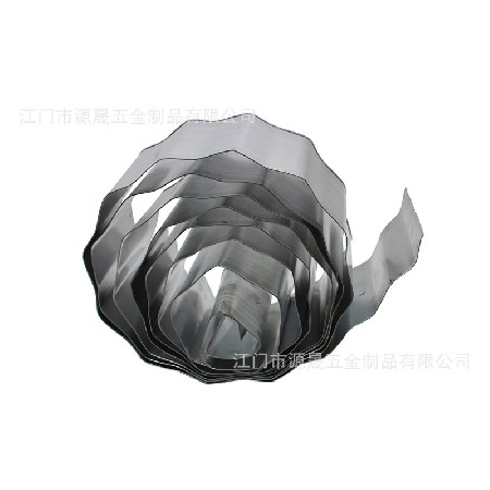 定制鐵皮花園草坪護(hù)欄lawn edge籬笆鍍鋅鐵金屬波紋邊緣草坪護(hù)欄